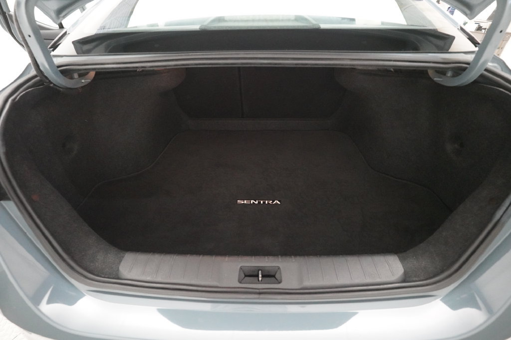 Used 2025 Nissan Sentra SV FWD image 10