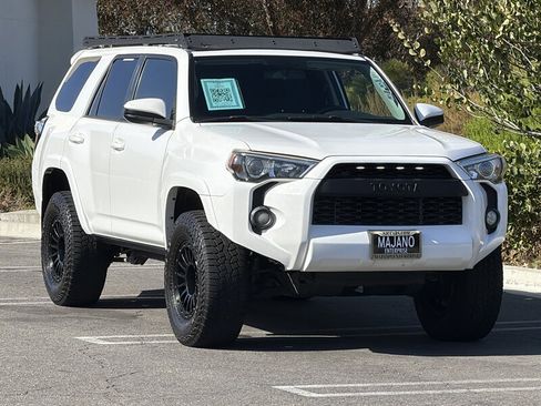 Used 2018 Toyota 4Runner SR5 RWD image 9
