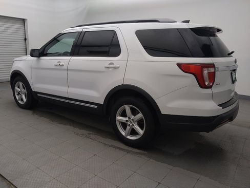 Used 2019 Ford Explorer XLT image 3