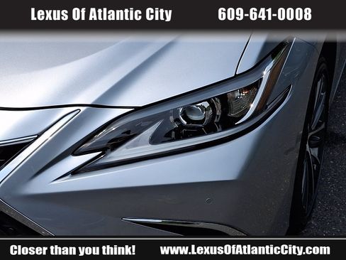 Used 2025 Lexus ES 300h w/ Premium Package FWD image 9