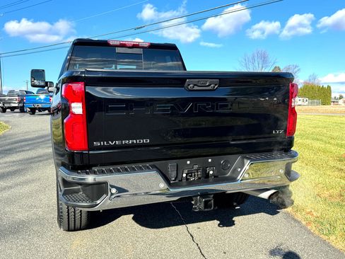 Used 2022 Chevrolet Silverado 3500 LTZ w/ LTZ Plus Package image 9