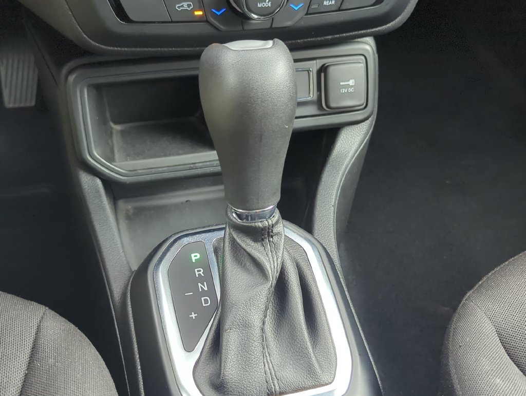 Used 2018 Jeep Renegade Latitude FWD image 18