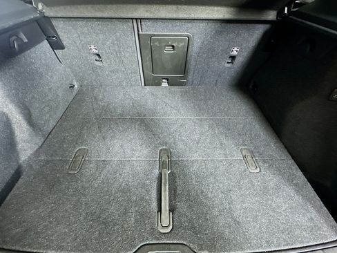 Used 2024 Volvo XC40 B5 Plus w/ Climate Package image 30