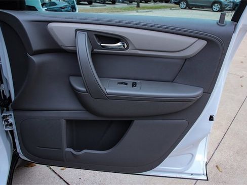 Used 2016 Chevrolet Traverse LT w/ Style and Technology Package image 24