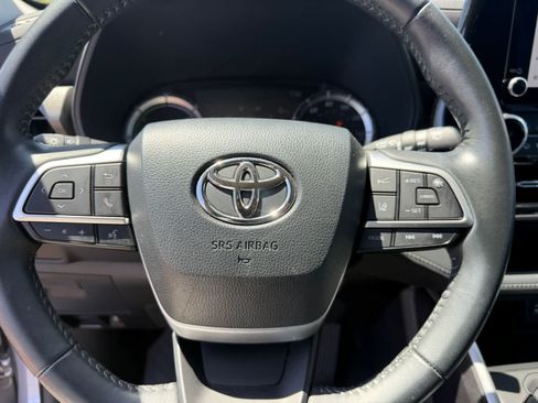 Used 2023 Toyota Highlander LE AWD/4WD image 13