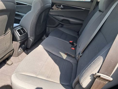 Used 2019 Kia Sorento LX image 12