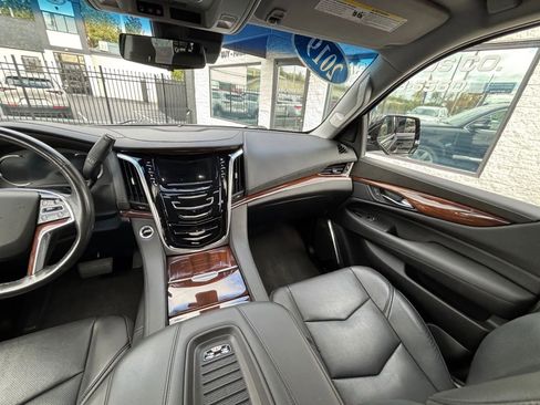 Used 2019 Cadillac Escalade Premium Luxury image 34