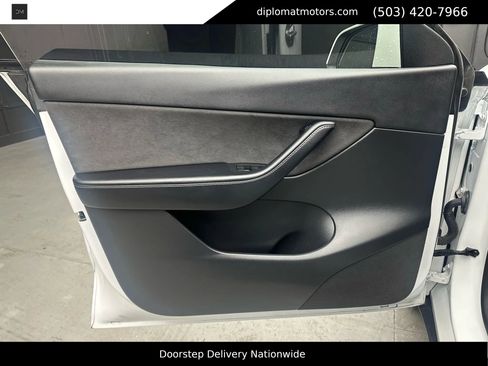 Used 2021 Tesla Model Y Performance image 22