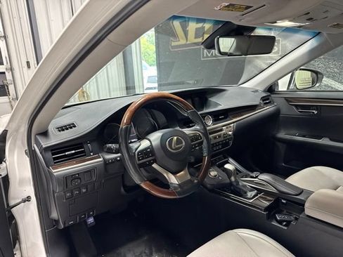Used 2018 Lexus ES 350 w/ Luxury Package w/Wood Trim FWD image 5