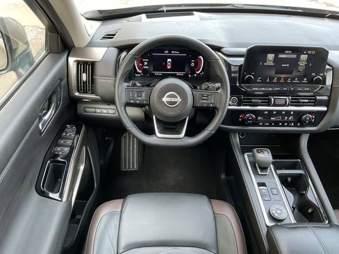 Used 2024 Nissan Pathfinder Platinum w/ Cargo Package AWD/4WD image 16