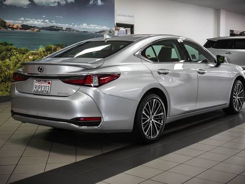 Used 2025 Lexus ES 300h w/ Premium Package FWD image 6