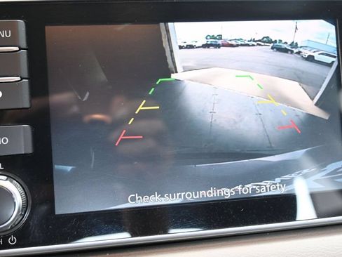 Used 2021 Nissan Versa SV FWD image 29