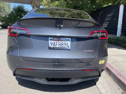 Used 2022 Tesla Model Y Performance AWD/4WD image 9