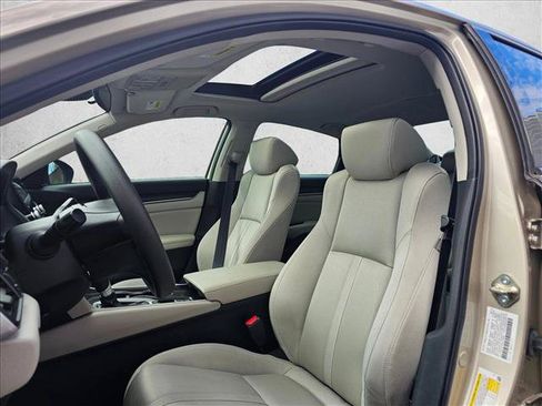 Used 2019 Honda Accord EX image 19