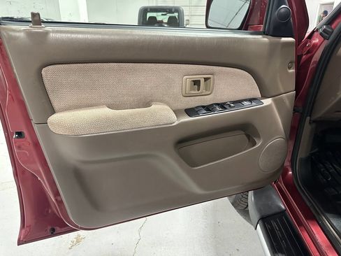 Used 2000 Toyota 4Runner SR5 AWD/4WD image 10