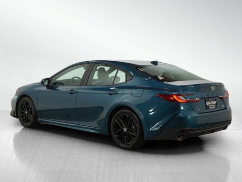 Used 2025 Toyota Camry SE image 3