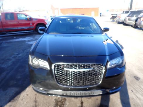 Used 2017 Chrysler 300 S image 2
