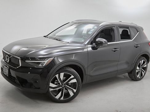 Certified 2024 Volvo XC40 B5 Plus w/ Protection Package Premier image 3