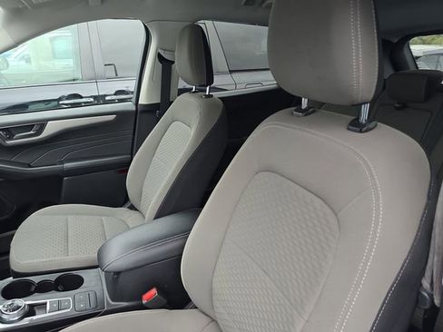 Used 2022 Ford Escape SE w/ SE Sport Appearance Package image 19