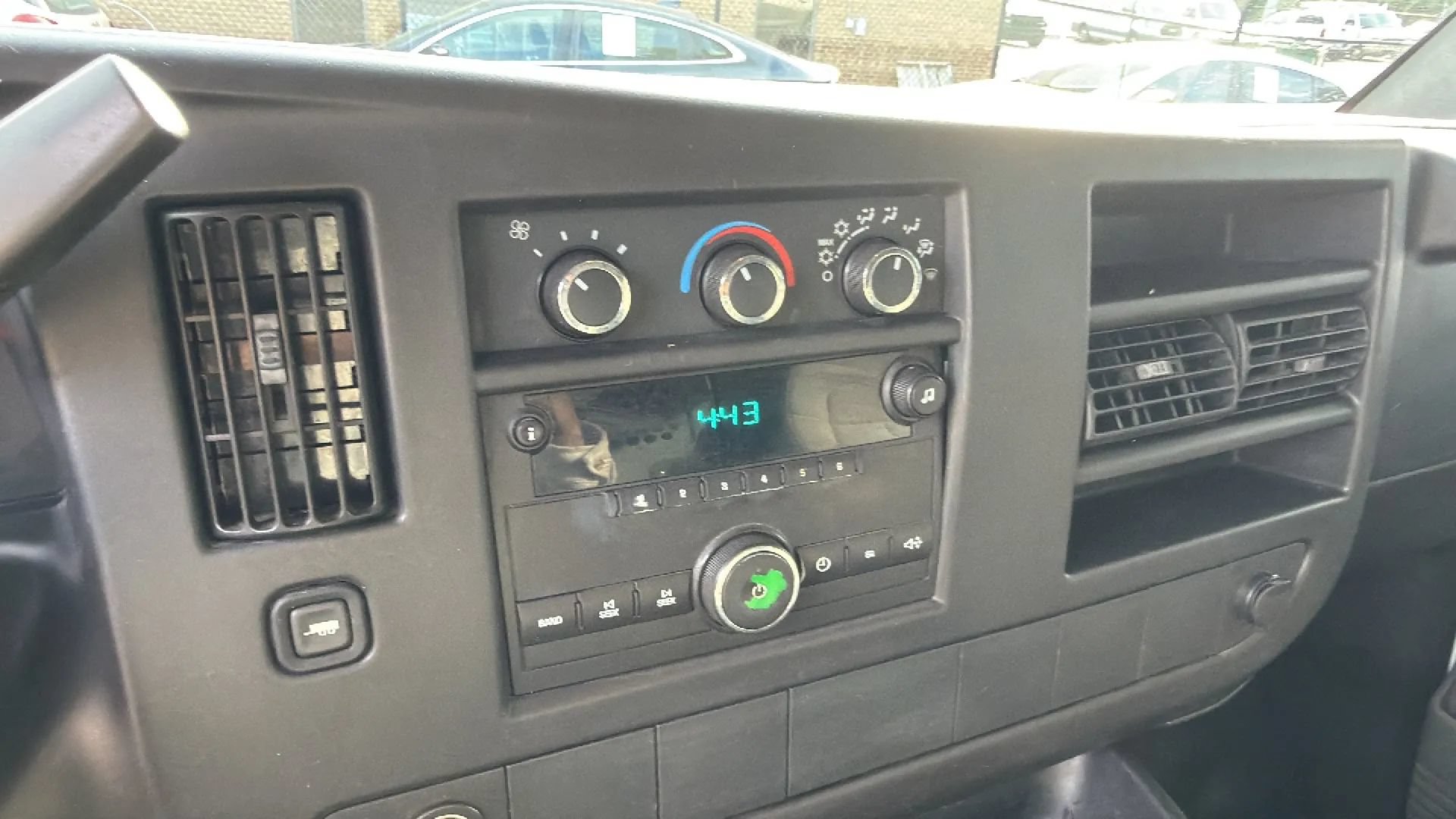 Used 2010 Chevrolet Express 2500 RWD image 20
