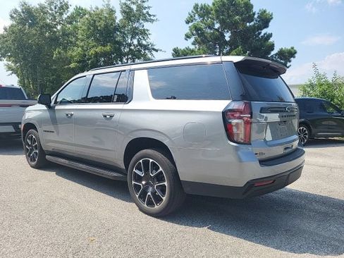 Used 2023 Chevrolet Suburban RST w/ Luxury Package AWD/4WD image 3