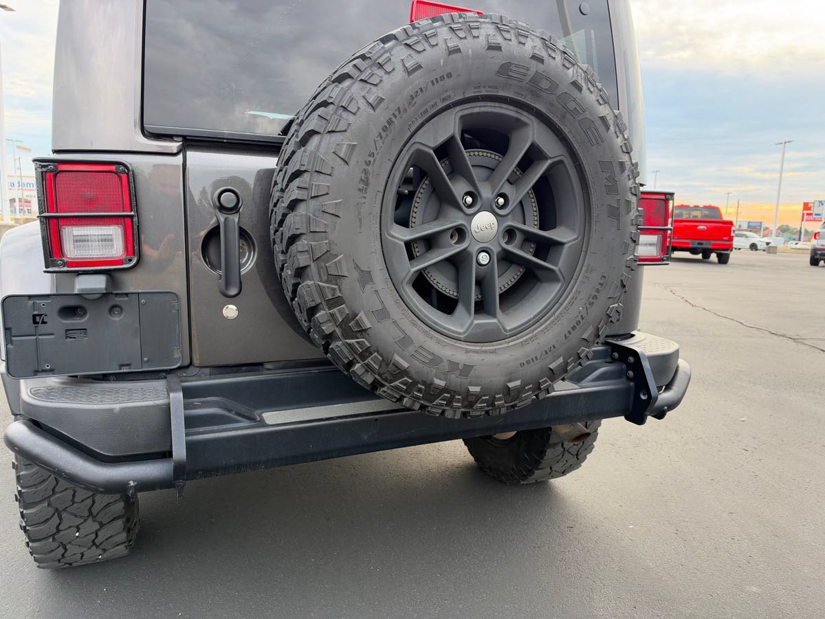 Used 2017 Jeep Wrangler Unlimited Sahara AWD/4WD image 7