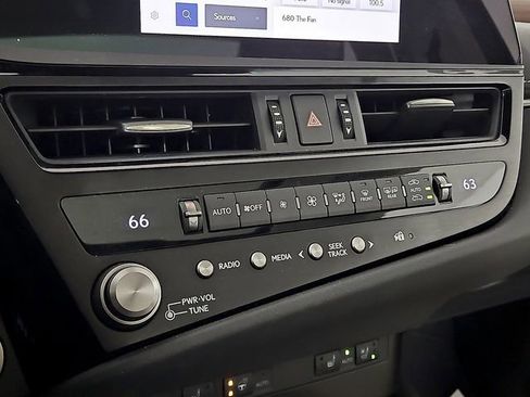 Used 2025 Lexus ES 350 350 w/ Premium Package image 18