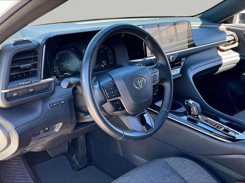Used 2024 Toyota Crown AWD/4WD image 15