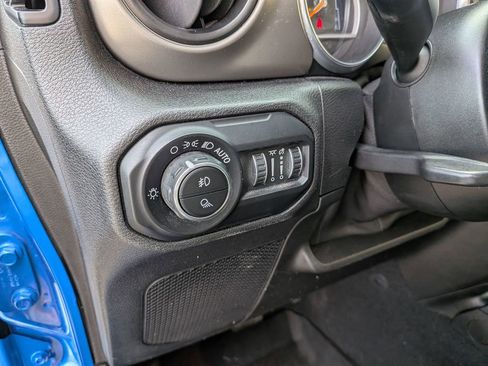 Used 2021 Jeep Gladiator Willys image 14