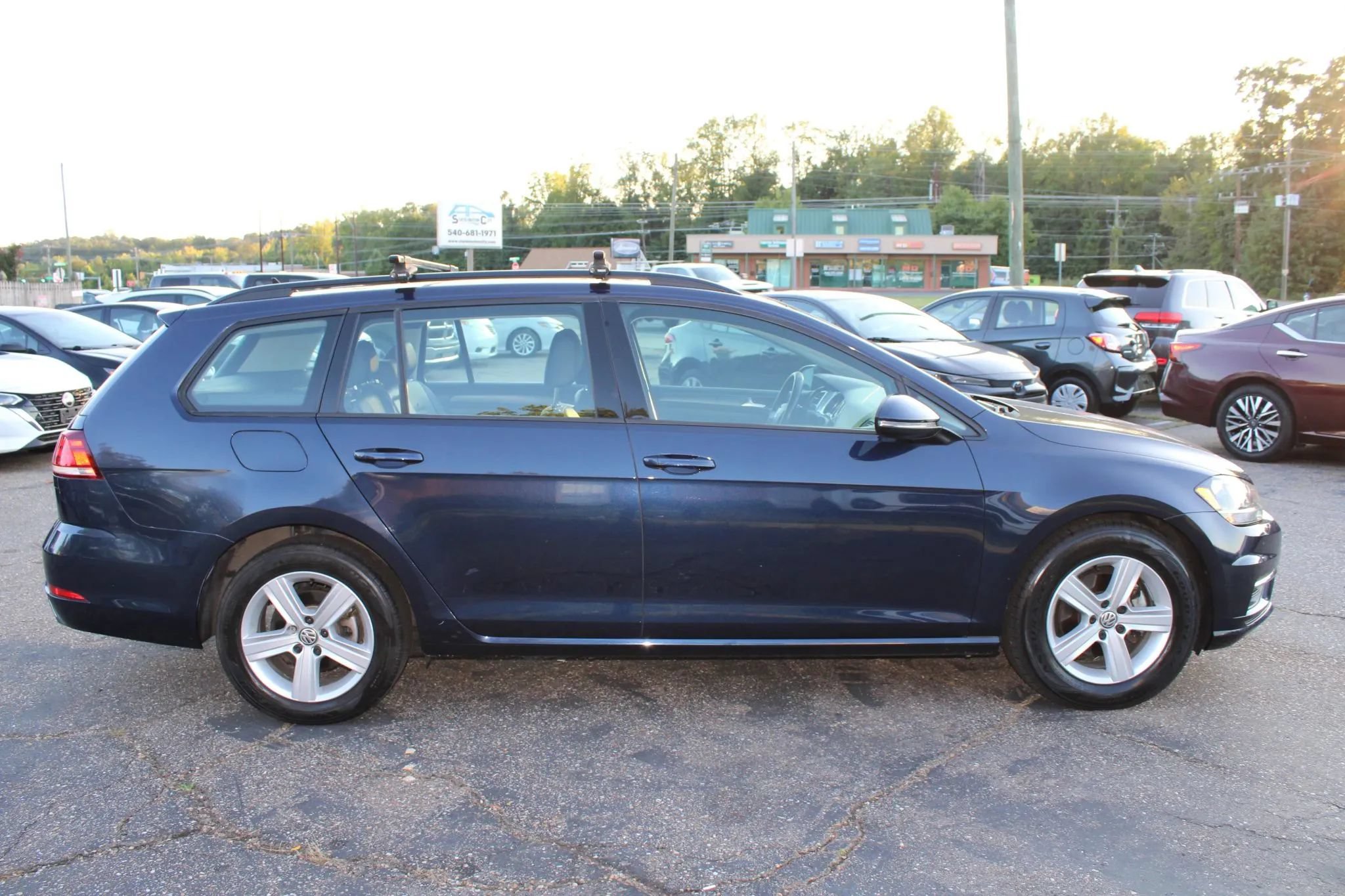 Used 2018 Volkswagen Golf SE FWD image 4