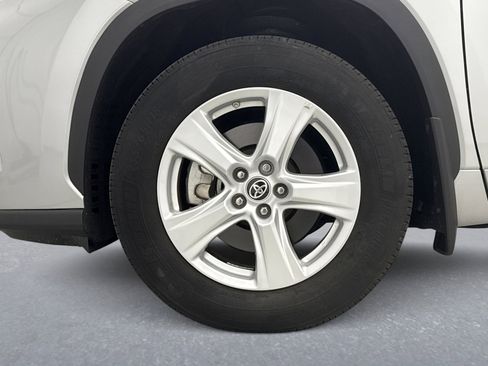 Used 2023 Toyota Highlander LE image 24