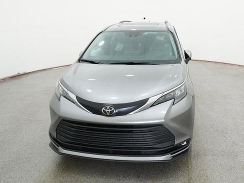 New 2026 Toyota Sienna XLE image 2
