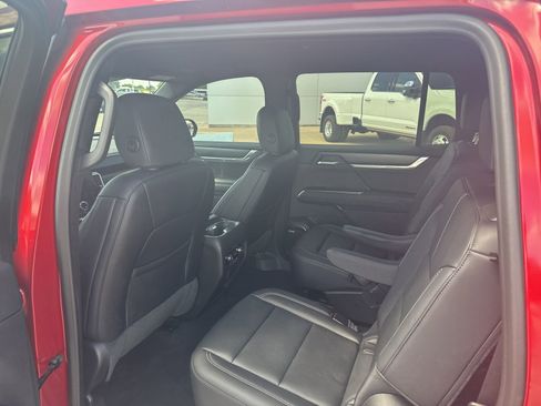 Used 2024 GMC Acadia Elevation image 10