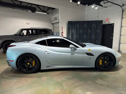 Used 2013 Ferrari California image 11