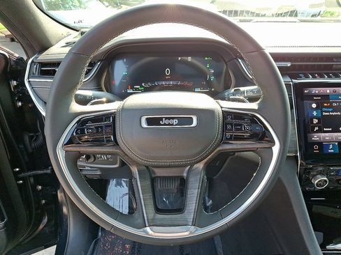 Used 2023 Jeep Grand Cherokee Overland AWD/4WD image 21