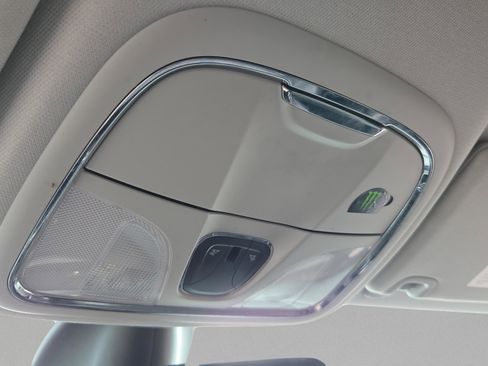 Used 2020 Jeep Cherokee Limited image 34