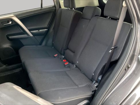 Used 2018 Toyota RAV4 XLE AWD/4WD image 21