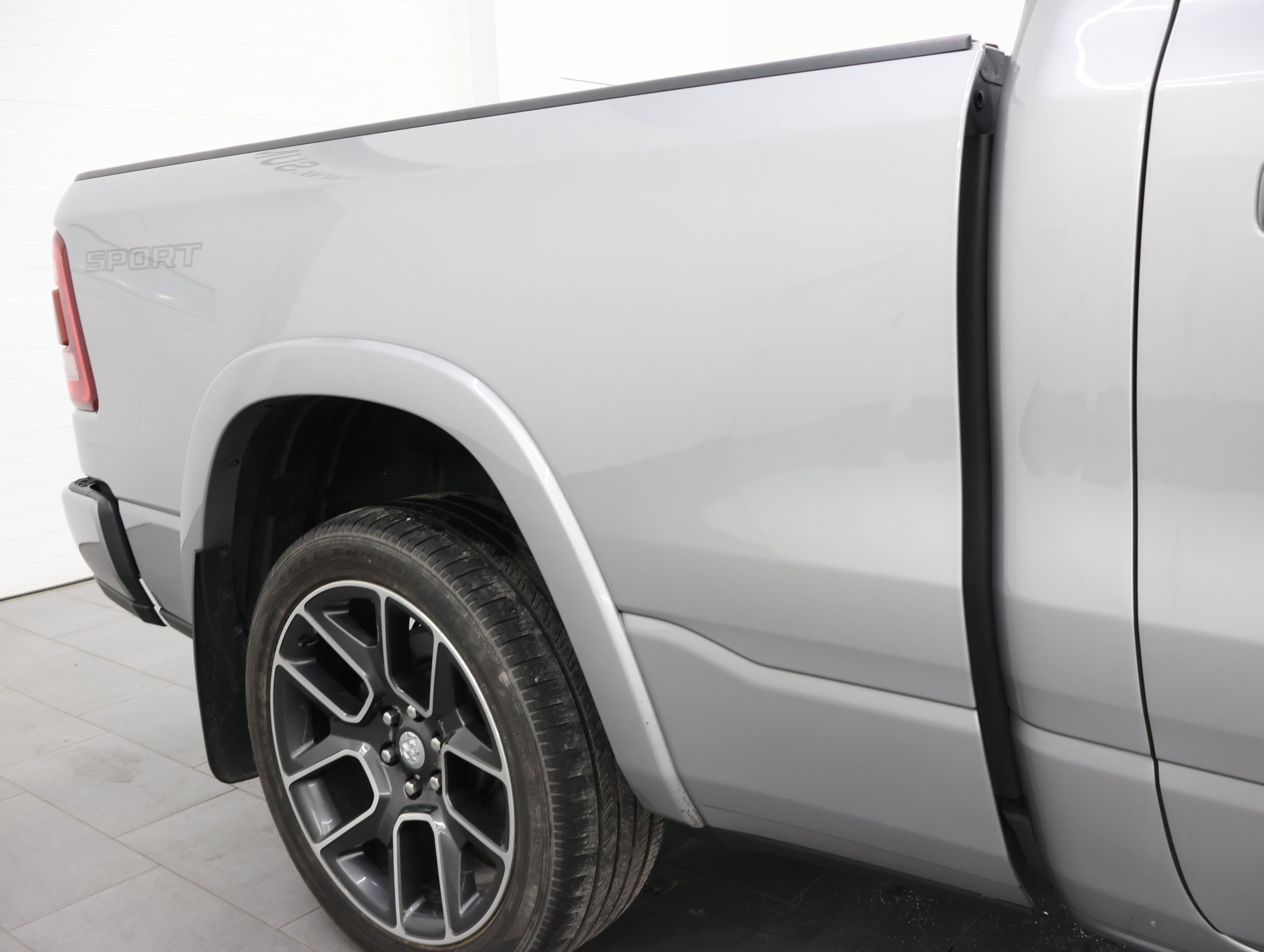 Used 2020 RAM 1500 Laramie AWD/4WD image 27
