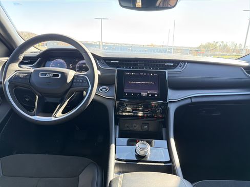 Used 2024 Jeep Grand Cherokee Altitude image 29