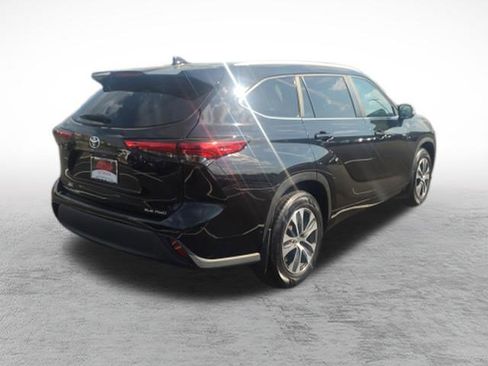Used 2023 Toyota Highlander XLE image 8