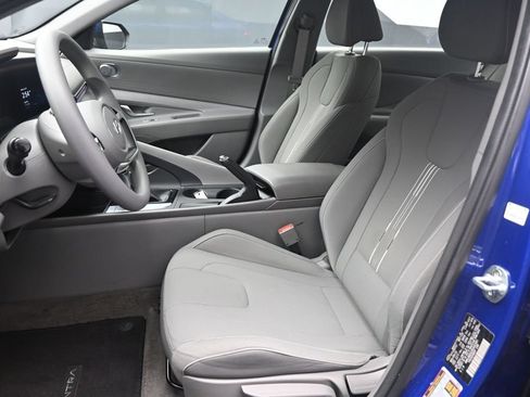 Used 2024 Hyundai Elantra SEL FWD image 18