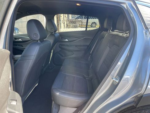 Used 2025 Buick Envista Preferred image 23