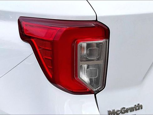 Used 2023 Ford Explorer XLT AWD/4WD image 23