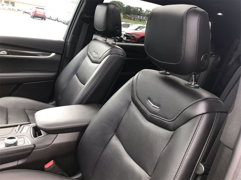 Used 2023 Cadillac XT6 Sport image 11