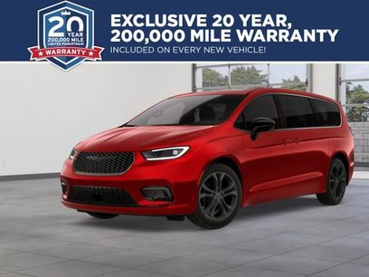 New 2026 Chrysler Pacifica Select