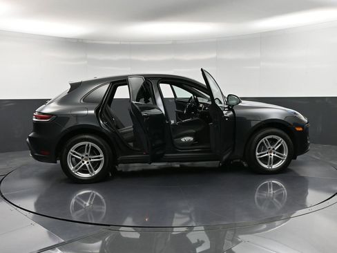 Certified 2025 Porsche Macan image 36