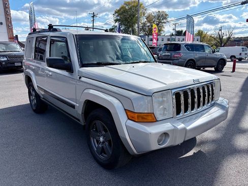 Used 2007 Jeep Commander Sport image 8