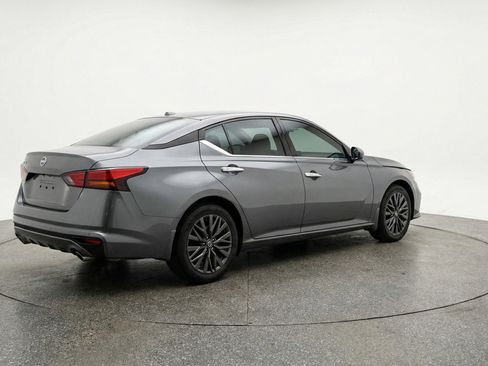 Used 2025 Nissan Altima 2.5 SV image 9