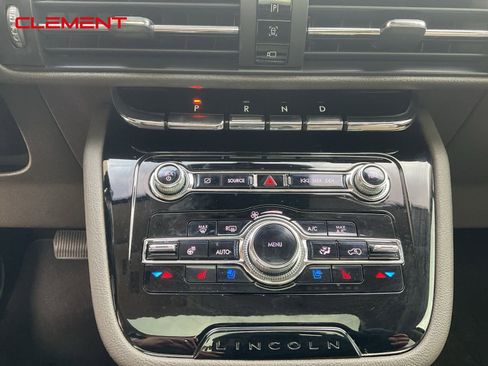 Used 2022 Lincoln Corsair Reserve w/ Elements Package FWD image 11