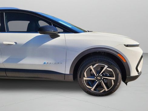 New 2026 Chevrolet Equinox EV LT image 15